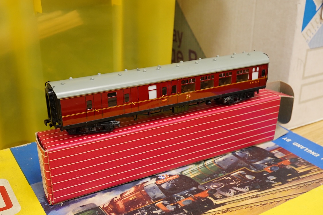 A collection of Hornby Dublo for 2 rail running, including; a boxed BR class A4 4-6-2, Golden Fleece 60030, (2211), together with three boxed bogie coaches and two wagons, plus four unboxed wagons, and a complete box set